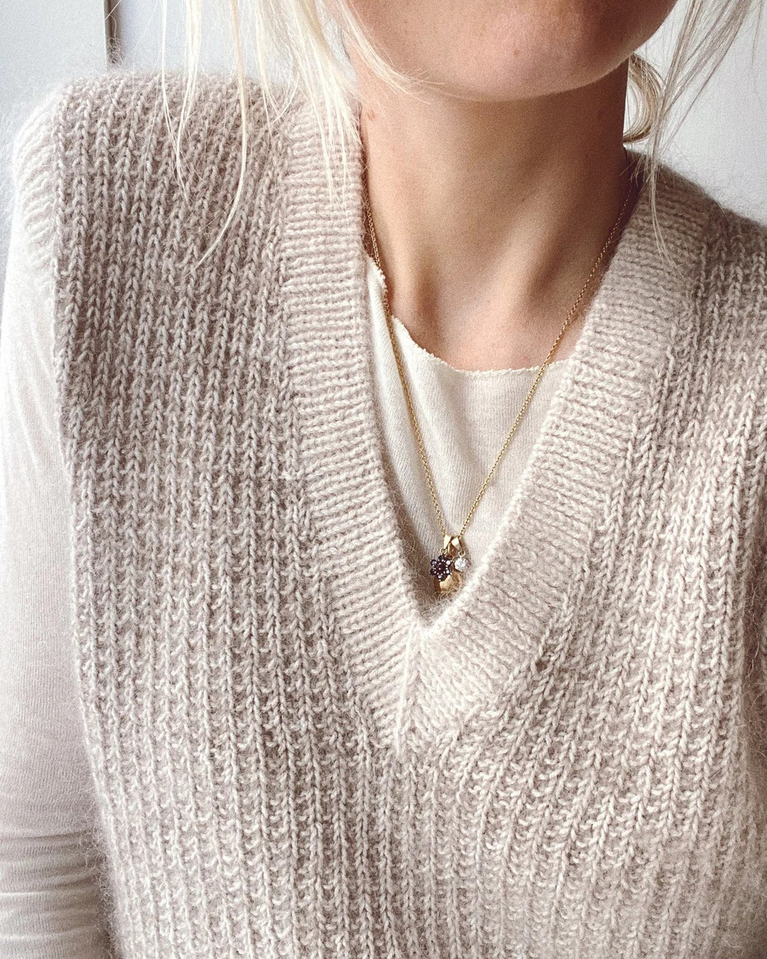 Friday slipover V-neck
